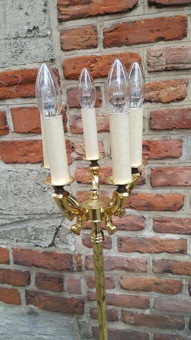 Piękna mosiężna lampa podłogowa