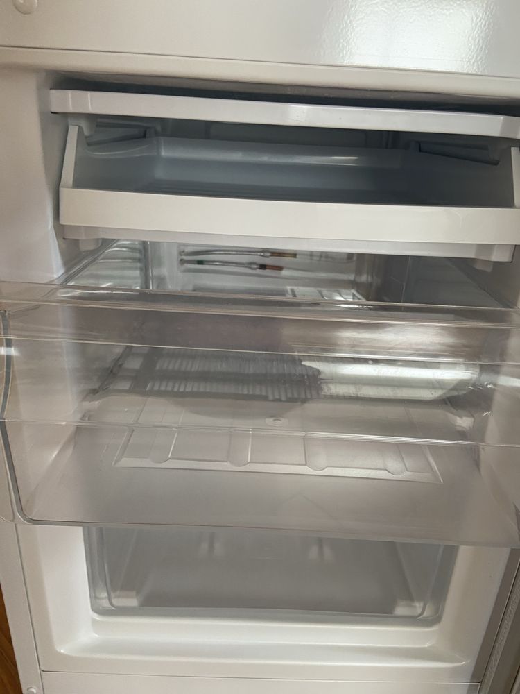 Frigorífico Combinado KUNFT KC6455 - Estático - 143 cm - 175 L