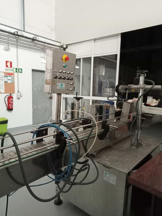 Equipamento de enchimento e rotulagem