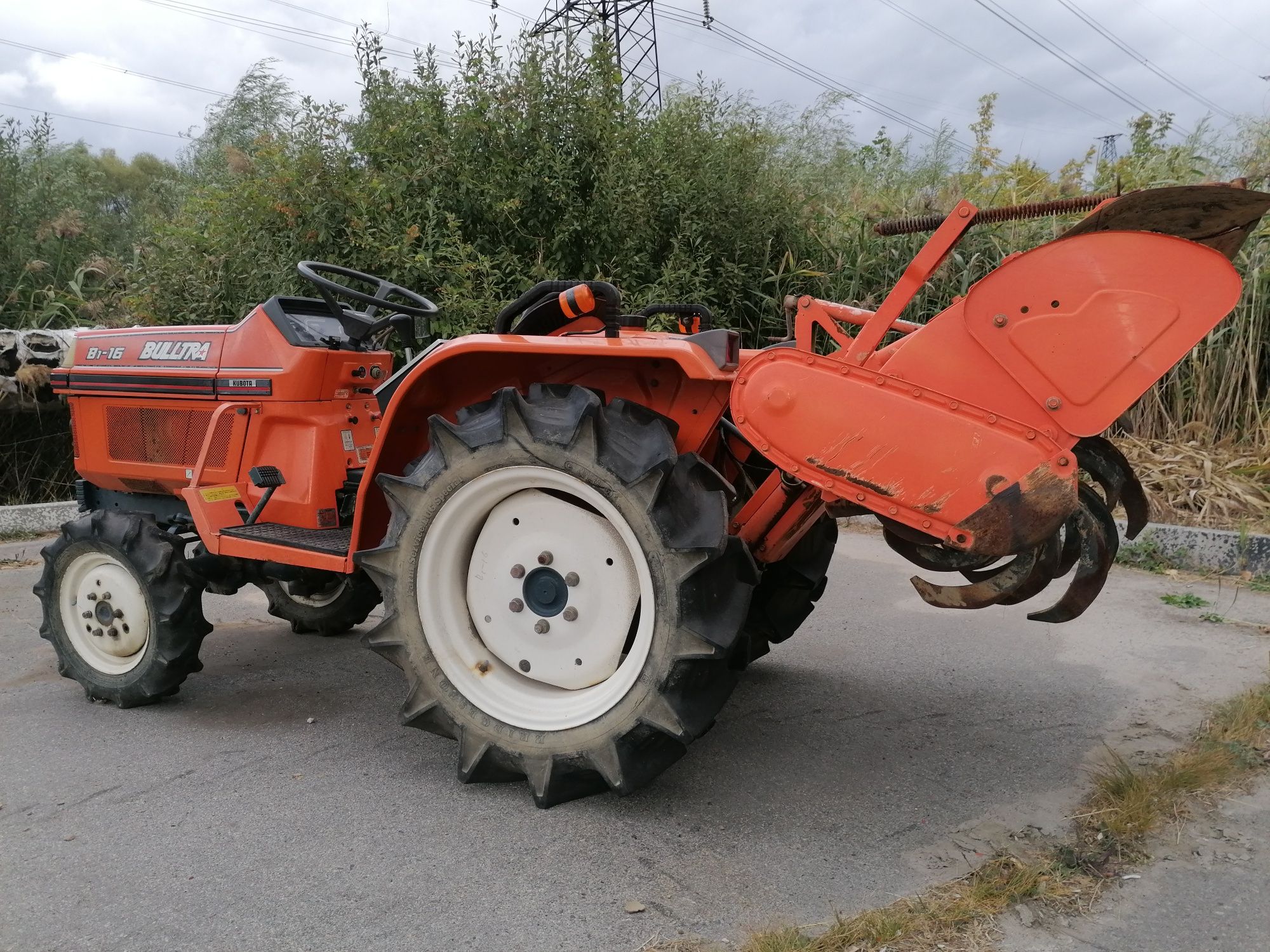 Мини трактор Kubota B1-16