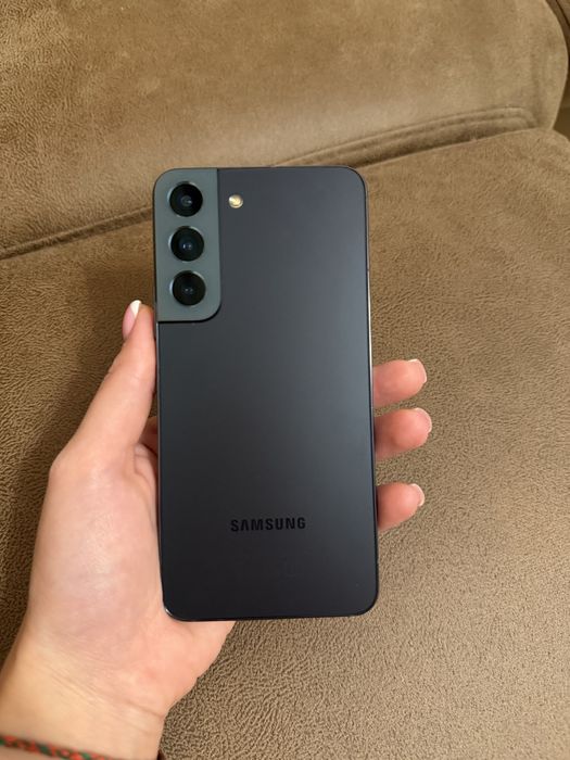 Samsung s22, в очень хорошем состояние