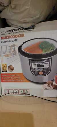 Multicooker  mało używany