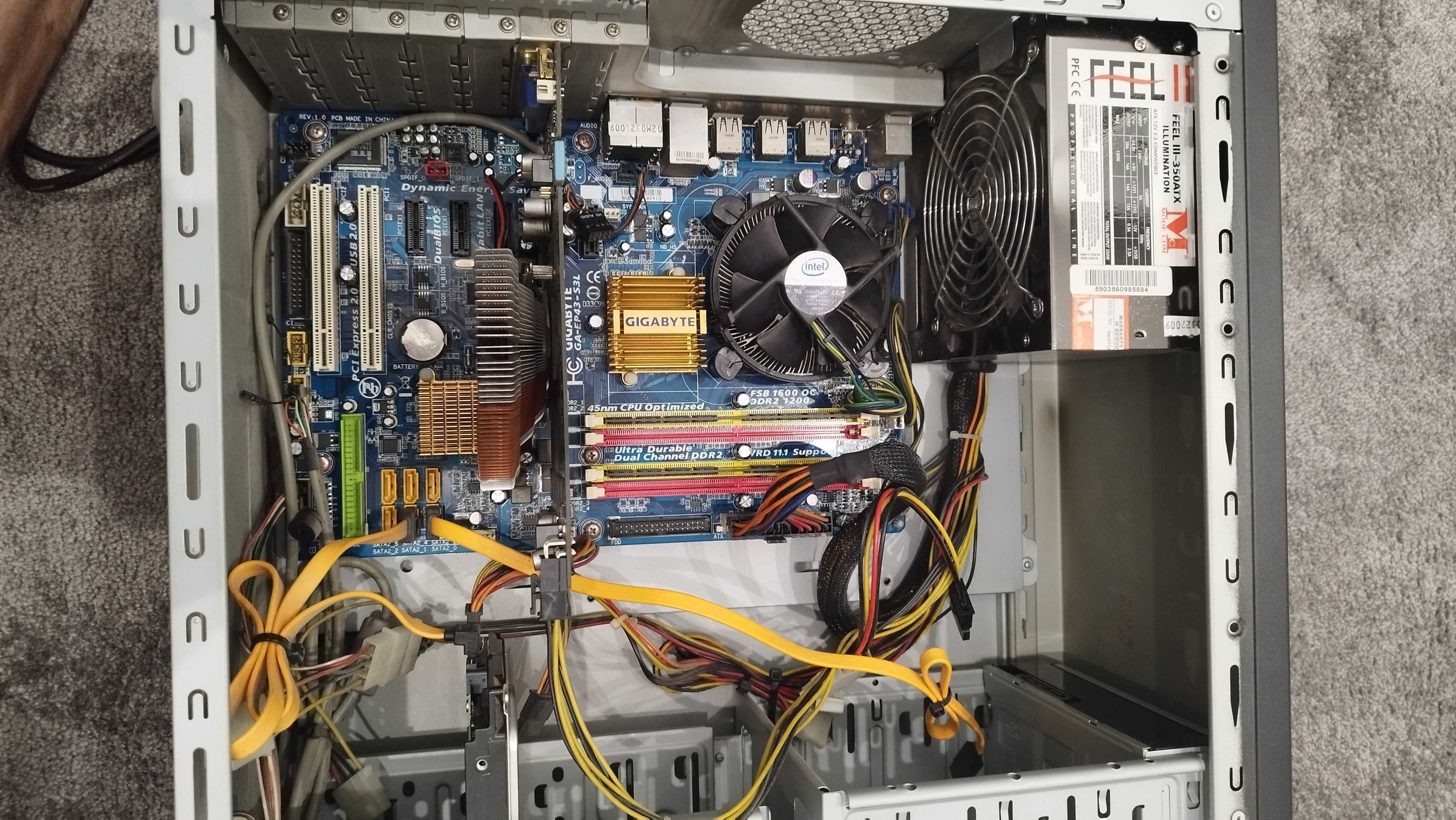 Komputer stacjonarny Intel Core 2 Duo / 4GB RAM / 500GB HDD / Linux