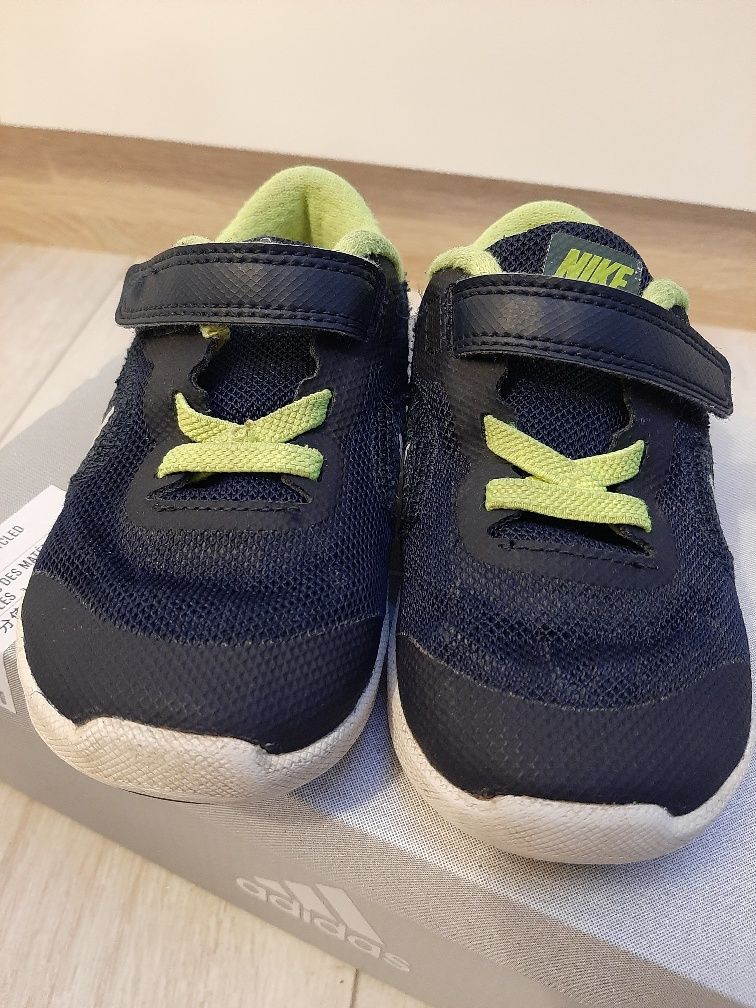 Buty buciki chłopięce marki Nike. Rozmiar 25