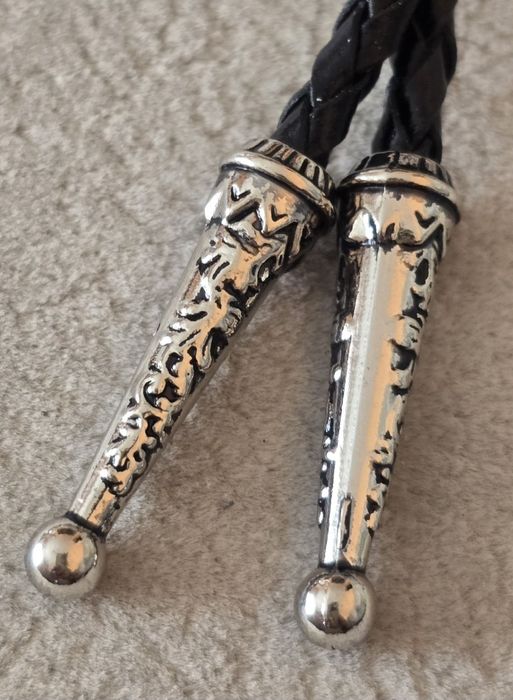 BOLO Krawatnik ozdoba myśliwska przypinka WILK Canis Lupus. DUŻY.