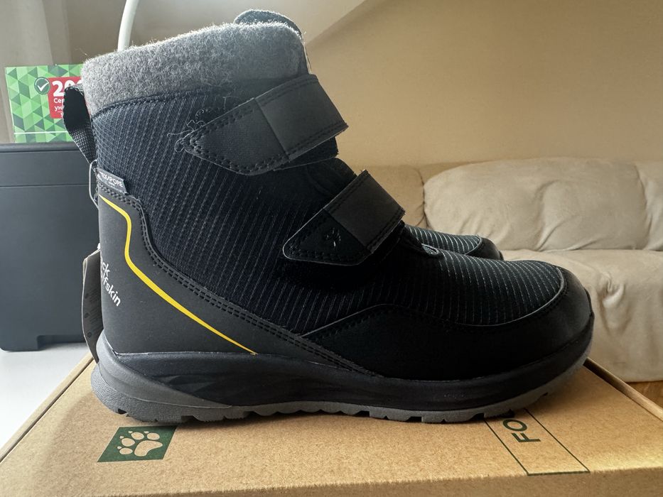 Нові зимові череаики ботінки,для хлопчика.Фірма Jack Wolfskin38 розмір