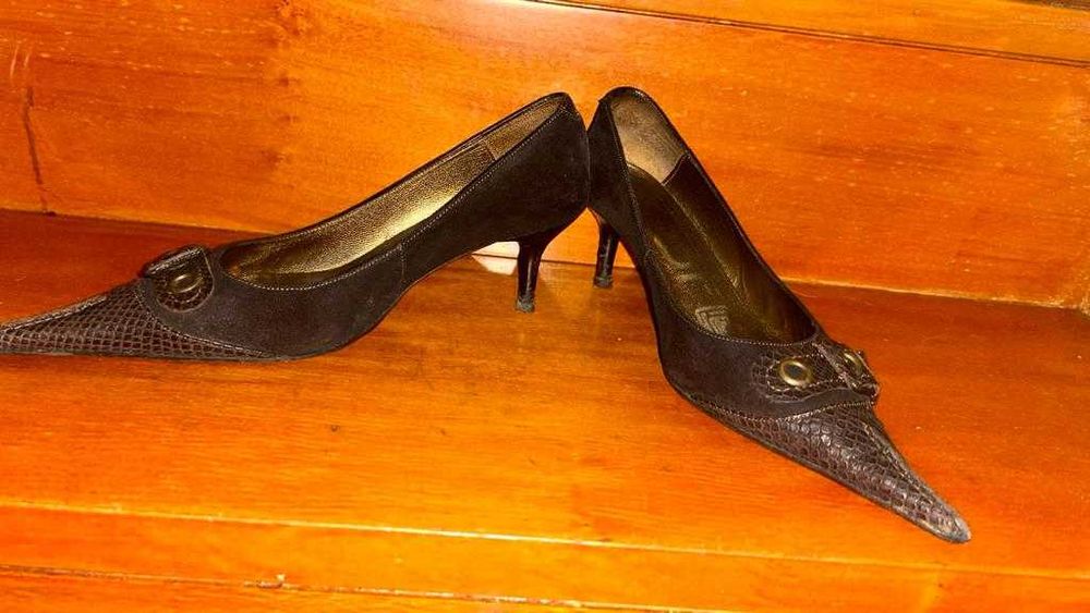 Sapatos em Pele Castanhos