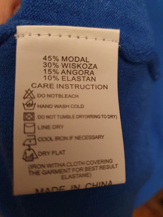 Cienki niebieski sweter