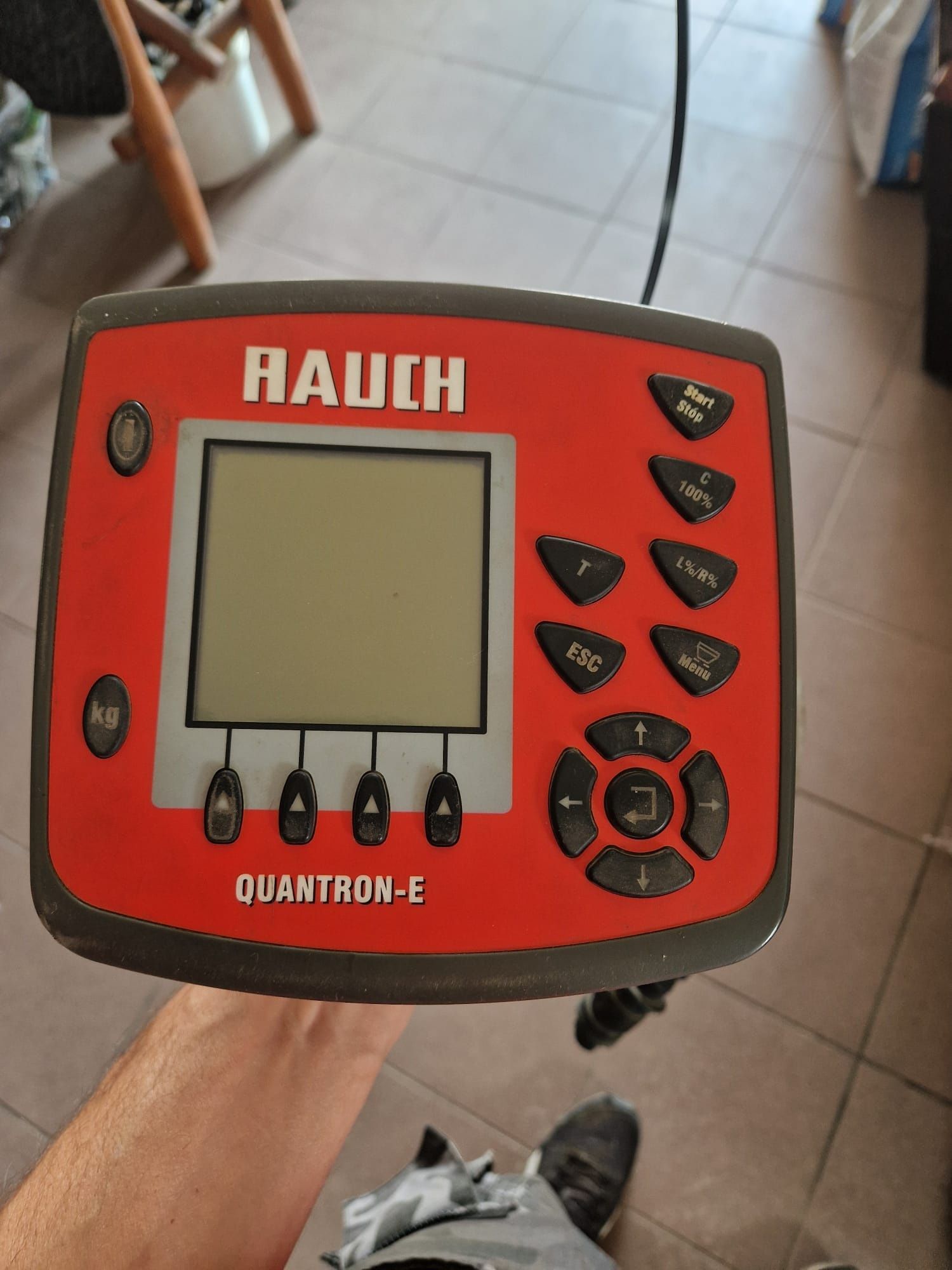 Rozsiewacz nawozów Kuhn Axis 40.1 W, waga, plandeka