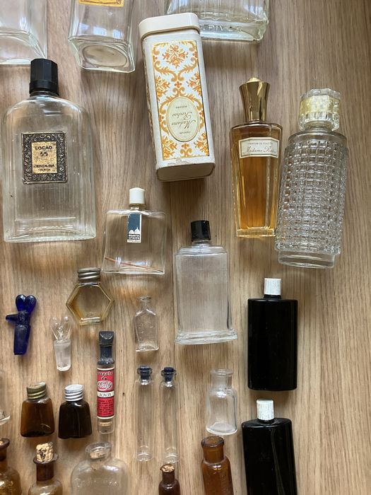 Frascos antigos farmacia e perfumes -