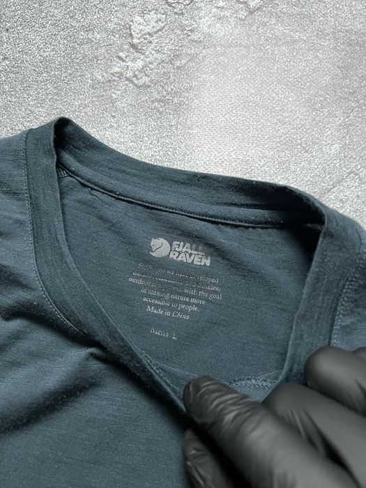 Футболка Fjallraven большой логотип биг лого L , lyle scott