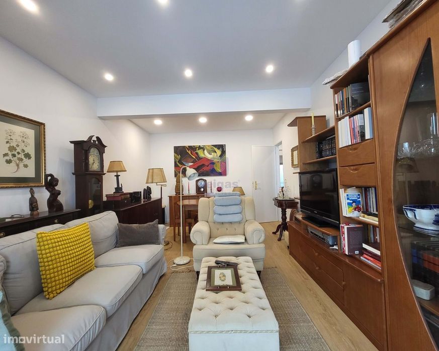 Apartamento T2 à venda em Qta da Vala, Alverca.