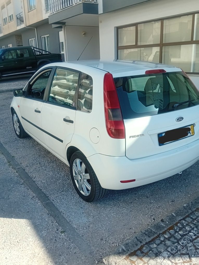 Vendo ford fiesta 1.4 16v gasolina ano 2002