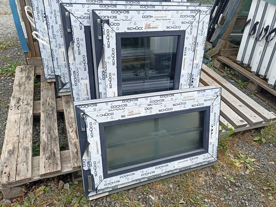 Okno pcv 82/48 antracyt łazienkowe