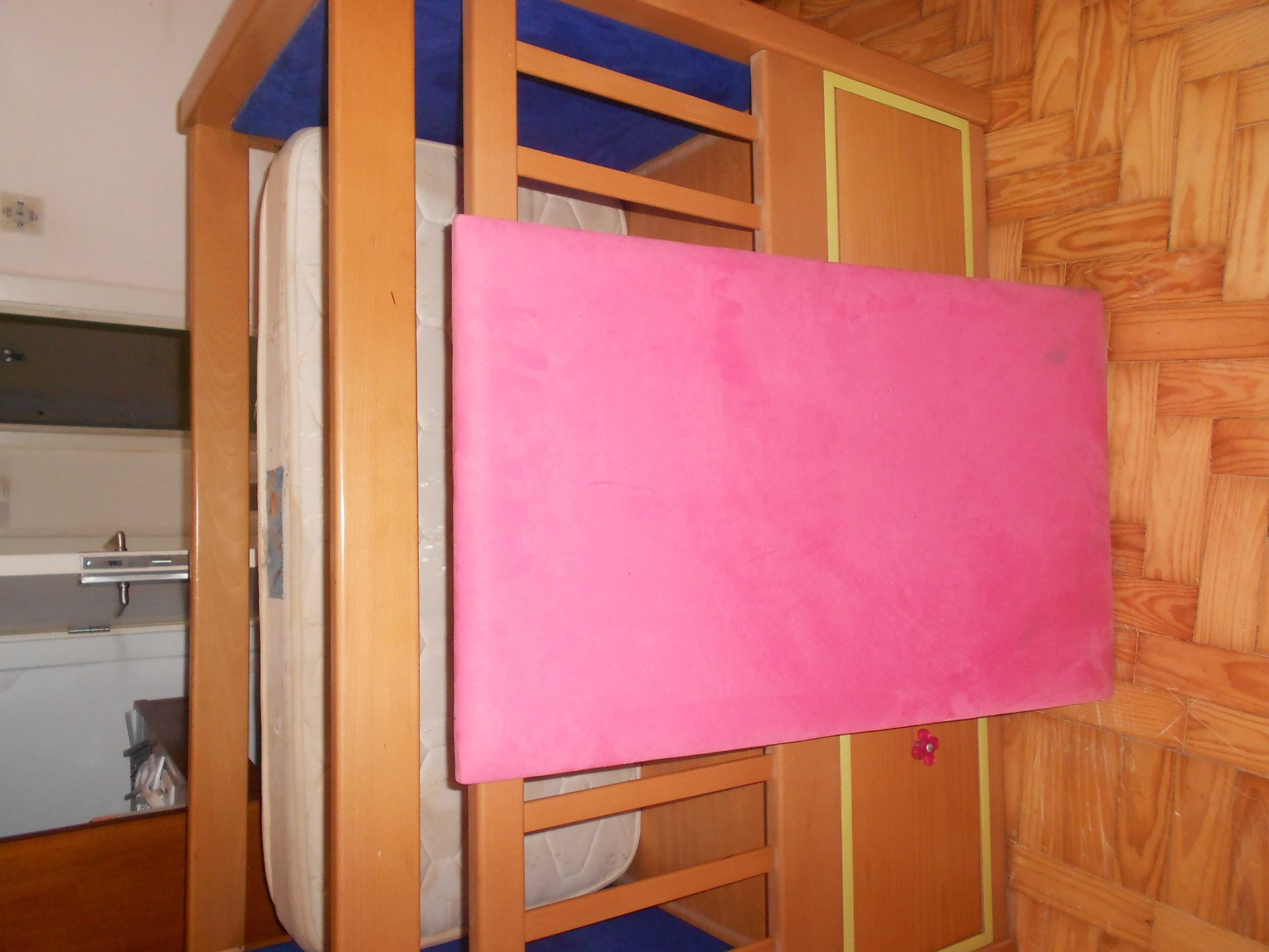 Cama bebé boa qualidade em azul e cor de rosa
