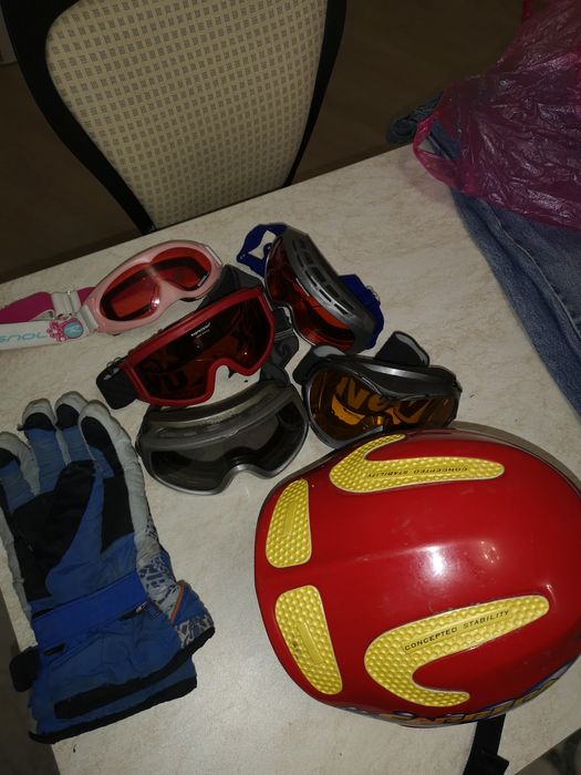 Шлем лыжный и маска детские