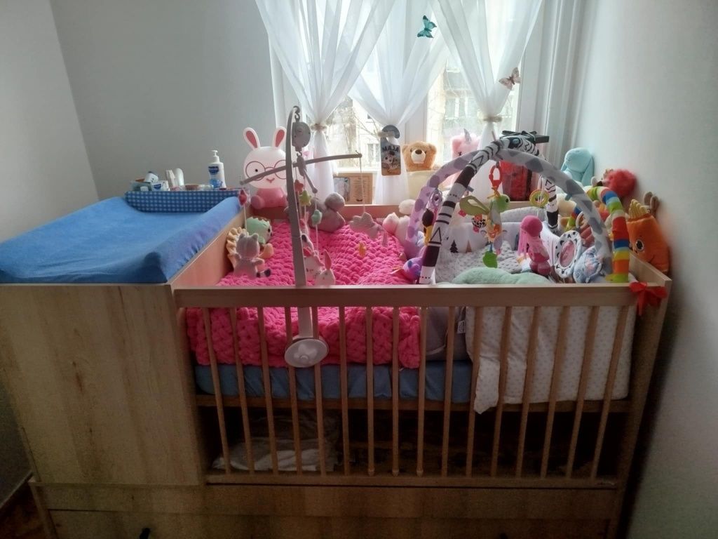 Łóżeczko plus komoda