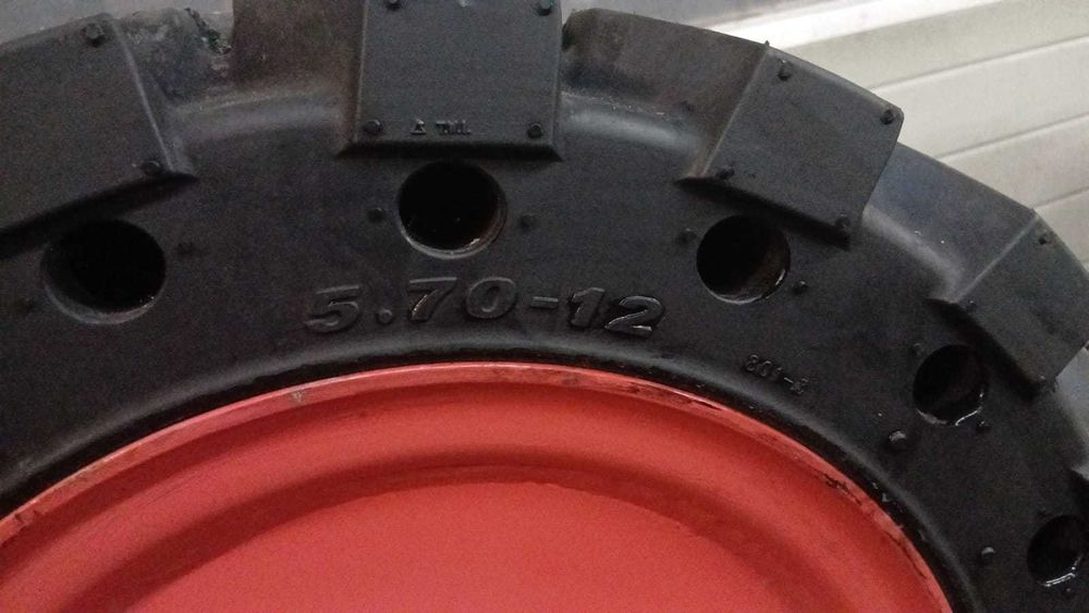 Koło opona pełna solid 5.70-12 Bobcat S70 wózek widłowy bliźniak