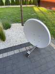 Antena satelitarna z konwerterem na 3 wyjścia.  Średnica 95 cm.