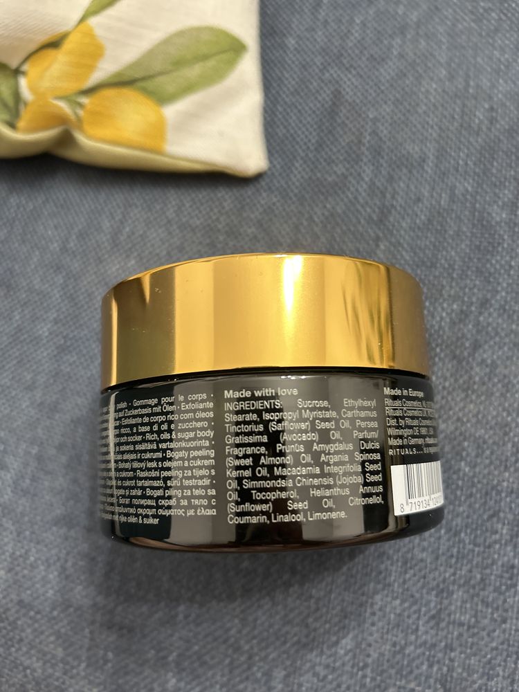 Peeling do ciala Rituals Oudh limitowana kolekcja