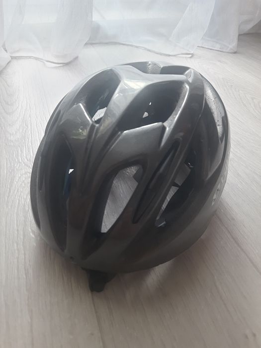 Продам велошлем Giro targa.