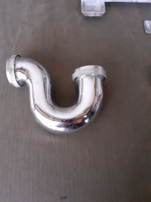 Conjunto torneiras de latão cromada muito bom estado.