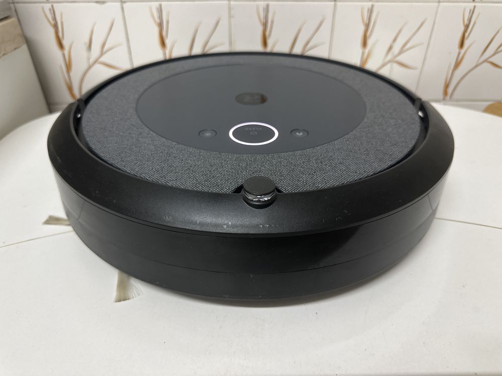 IROBOT Roomba i3+ aspirador robot com esvaziamento automático e ligação Wi-Fi - Na garantia ainda