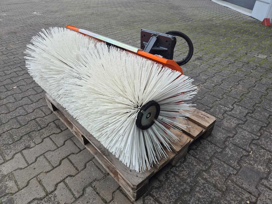 NOWA Zamiatarka szczotka / Tuchel Sweep KM 520 / Szybko złącze