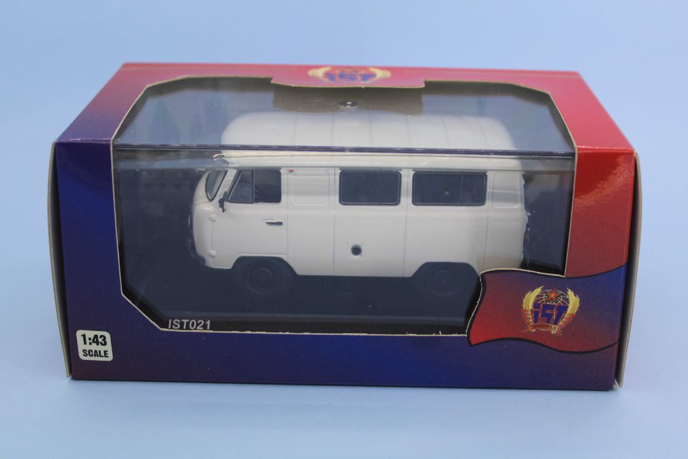Miniatura IST Models 1980 UAZ 452 Minibus