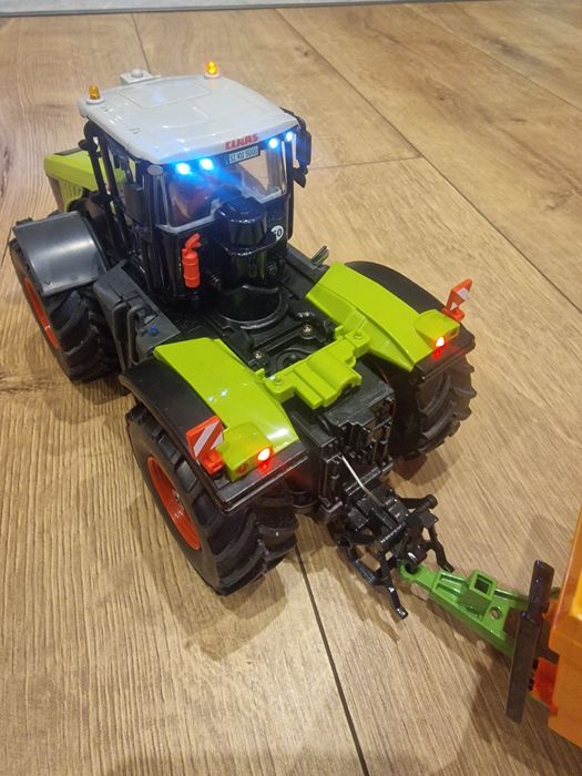 Zabawka zdalnie sterowana Claas Xerion 5000 SIKU 6799