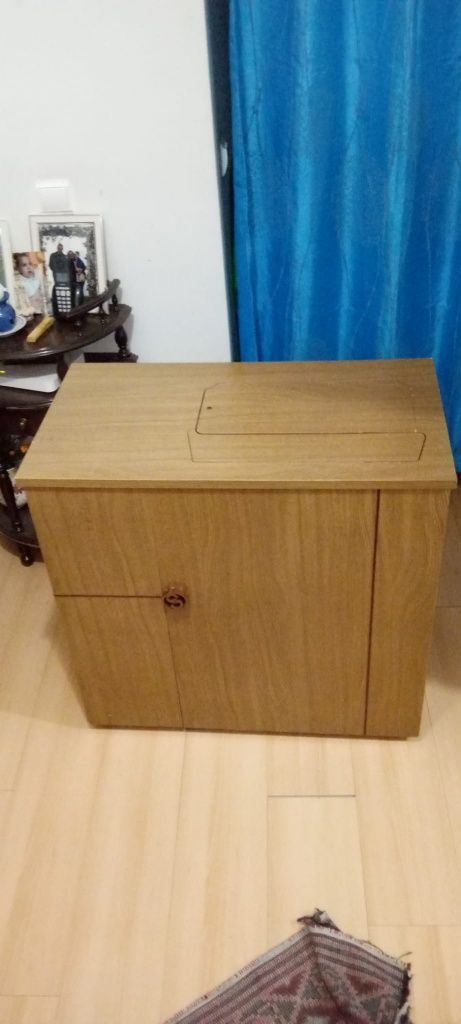 Máquina de costura da marca SINGER