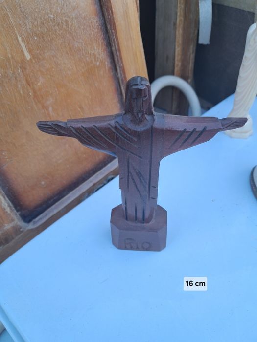Cristo rei em madeira