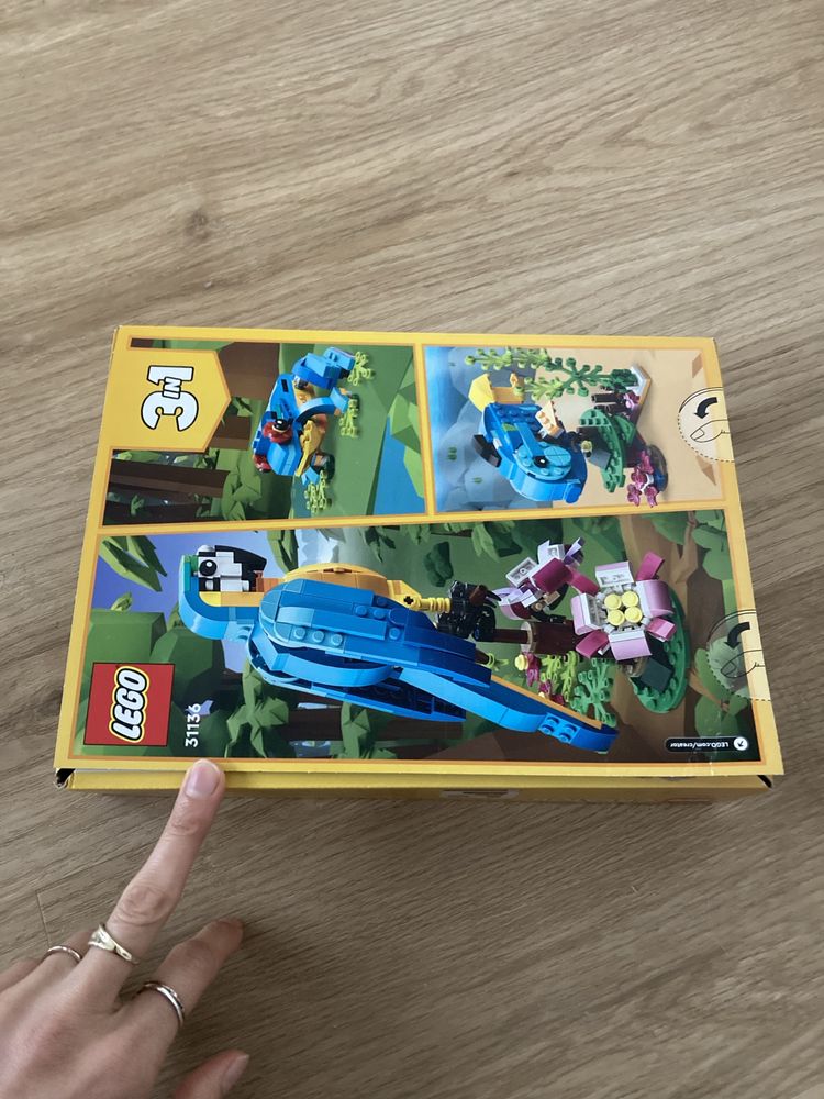 LEGO creator 31136 egzotyczna papuga 3w1 - rozpakowane