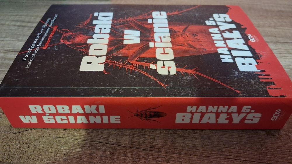Książka Robaki w ścianie Hanna Szczukowska-Białys