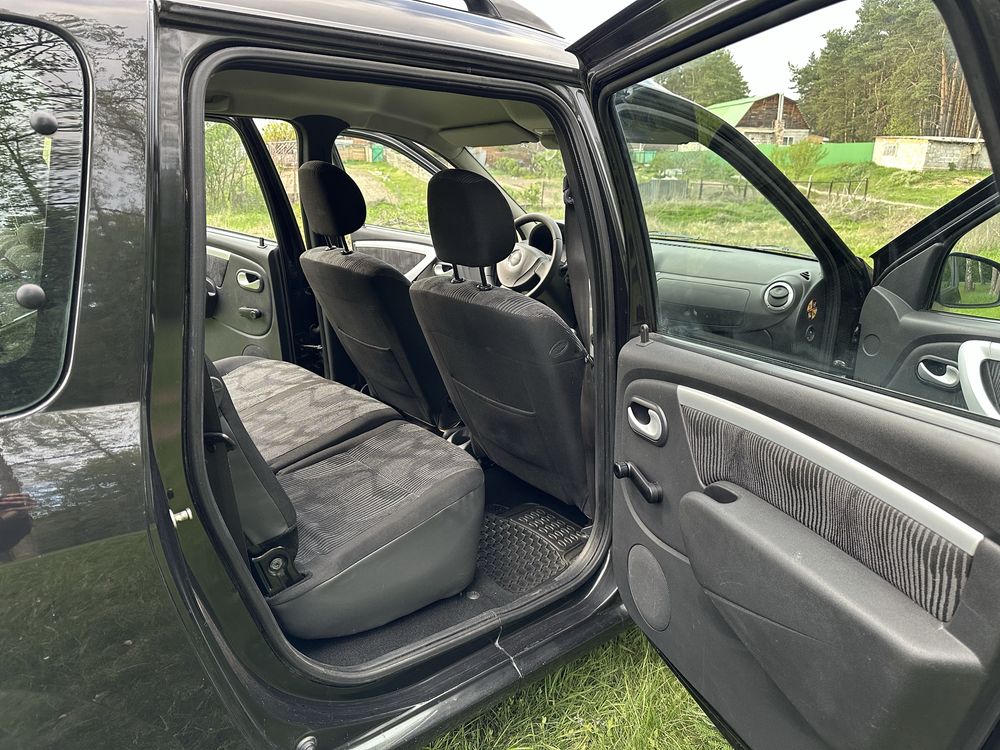 Продам автомобиль Dacia Logan MCV 2009