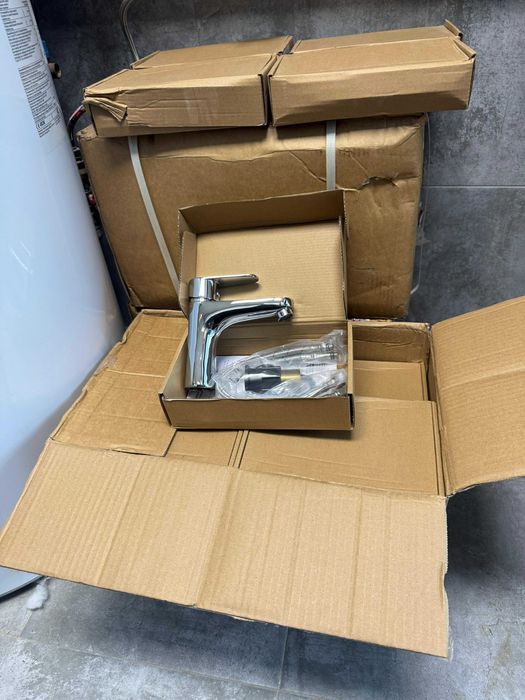 64 x Chromowana stojąca bateria umywalkowa MOBI aerator