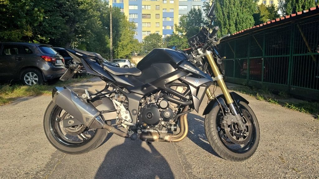 Suzuki GSR 750 bez ABS