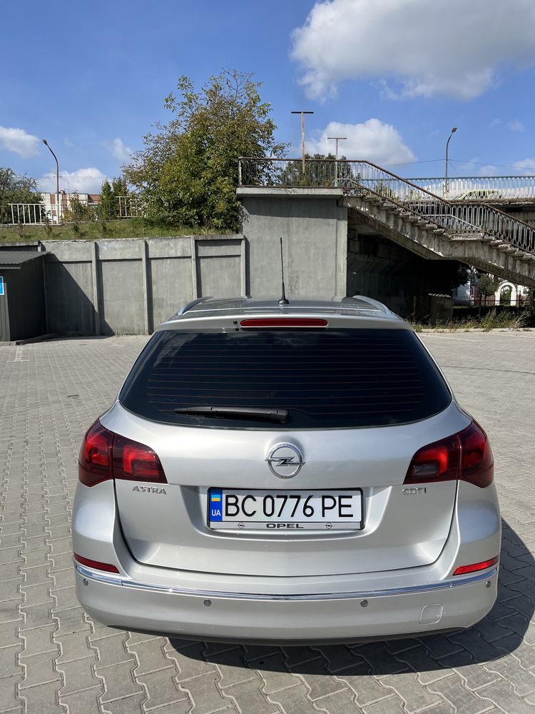 Opel Astra J 2013 sports tourer 1.7 cosmo