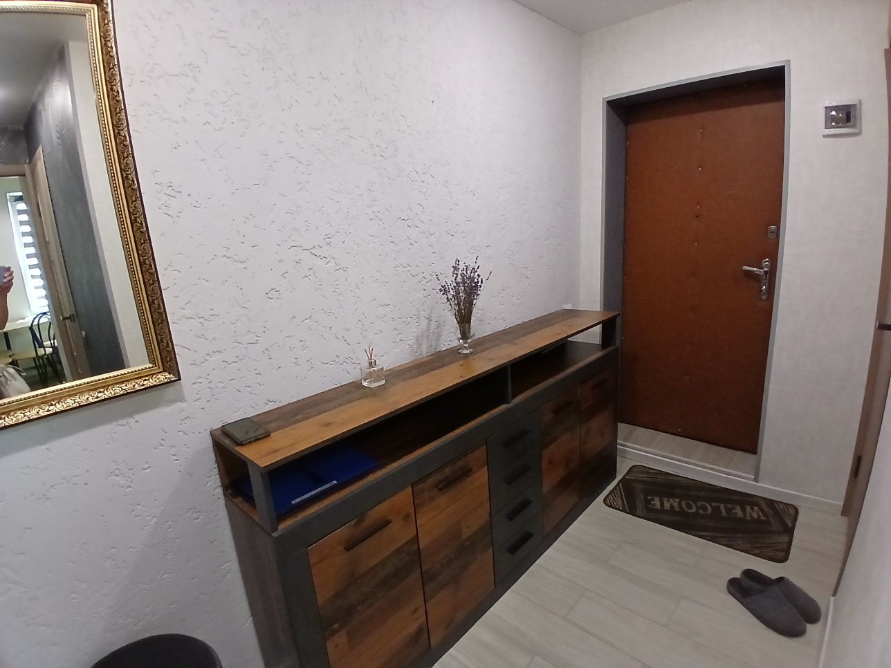 Продаж 2к квартири з сучасним ремонтом, меблями, технікою