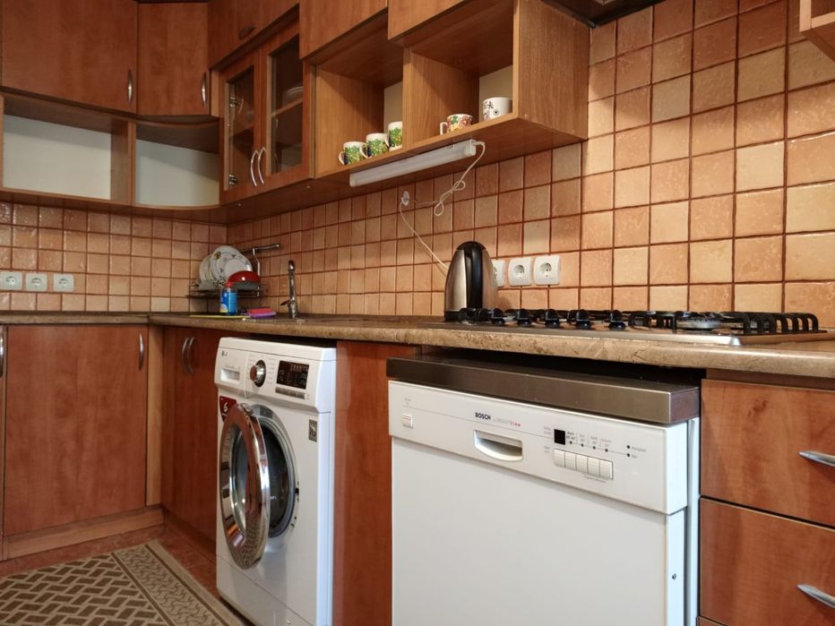 Трьохкімнатна квартира Подобово!!!