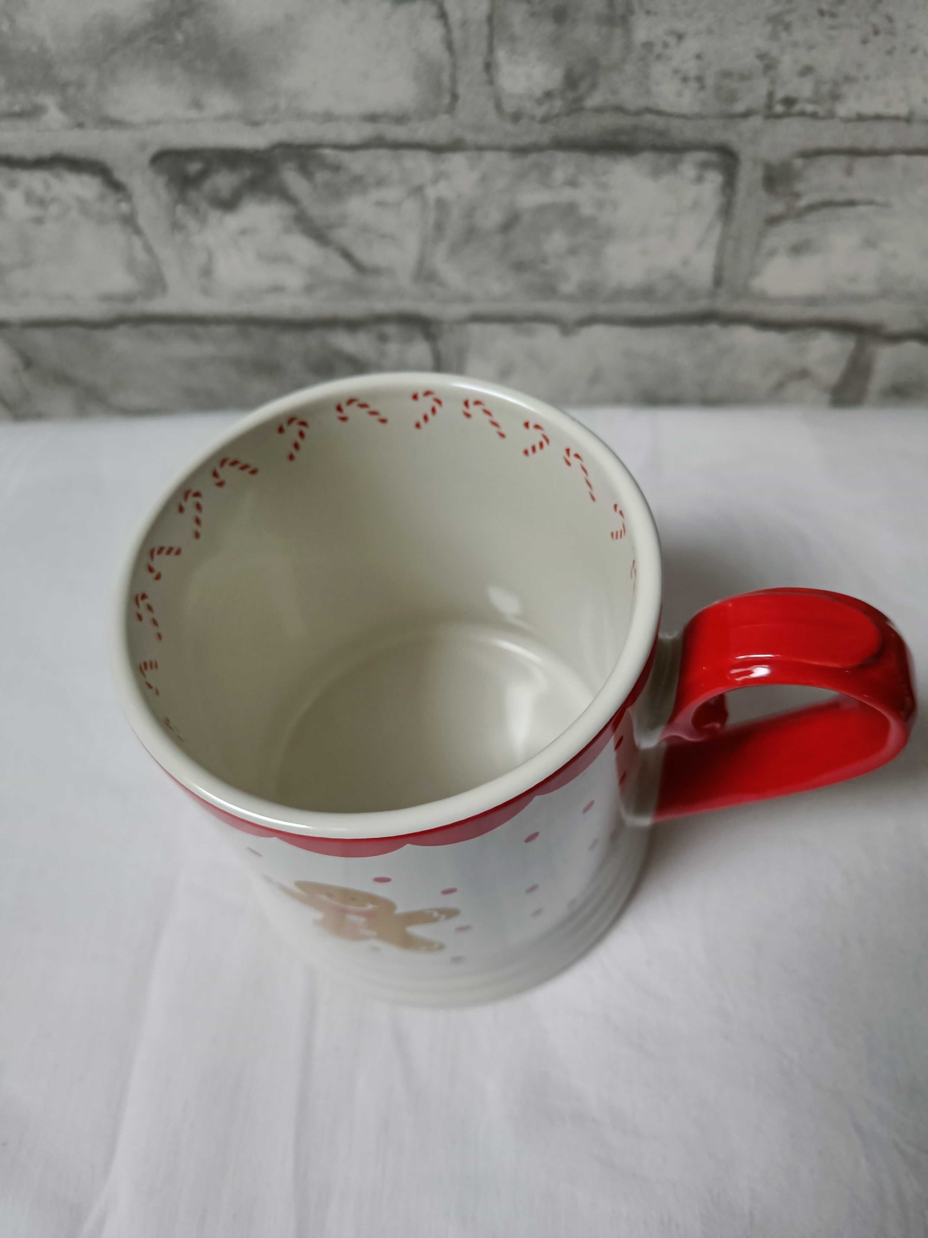 Duży kubek ceramiczny z ludzikiem piernikowym PRIMARK