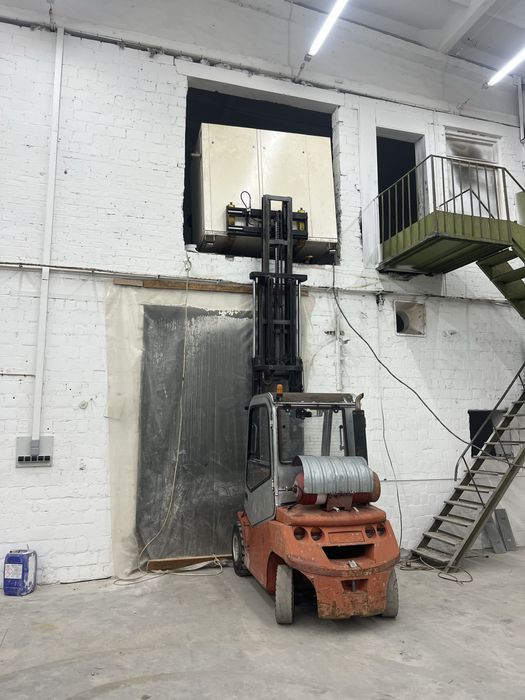 Навантажувач Тойота.  35