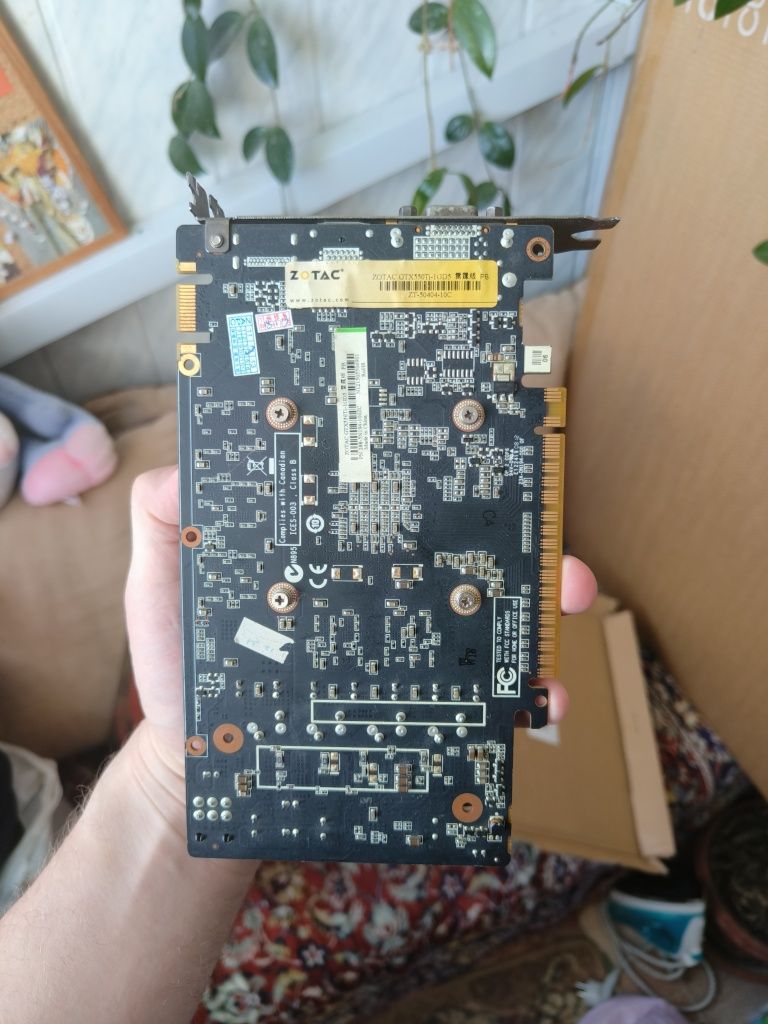 Не робоча GTX 550TI 1 GB на запчастини