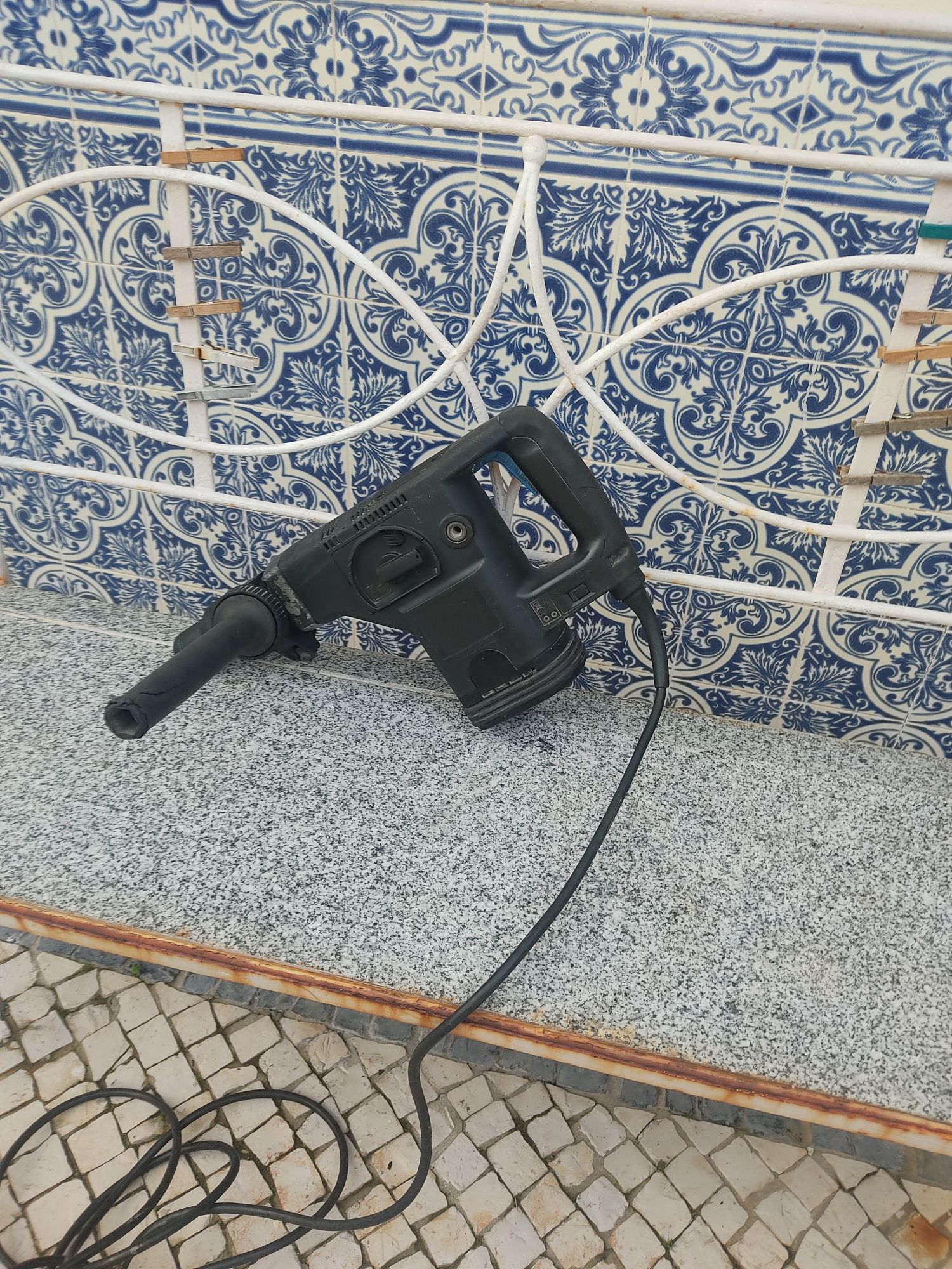 Martelo demolidor em bom estado oferta ponteiro.