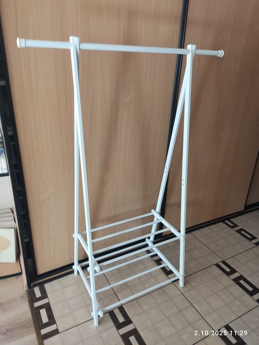 Wieszak na ubrania stojący biały