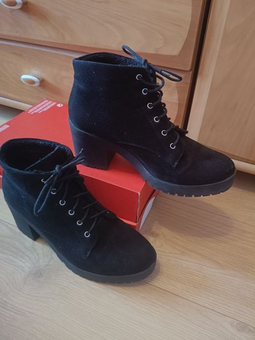Buty ocieplane na obcasie