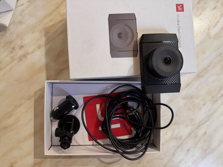 Автомобільний відеореєстратор YI Ultra Dash Camera