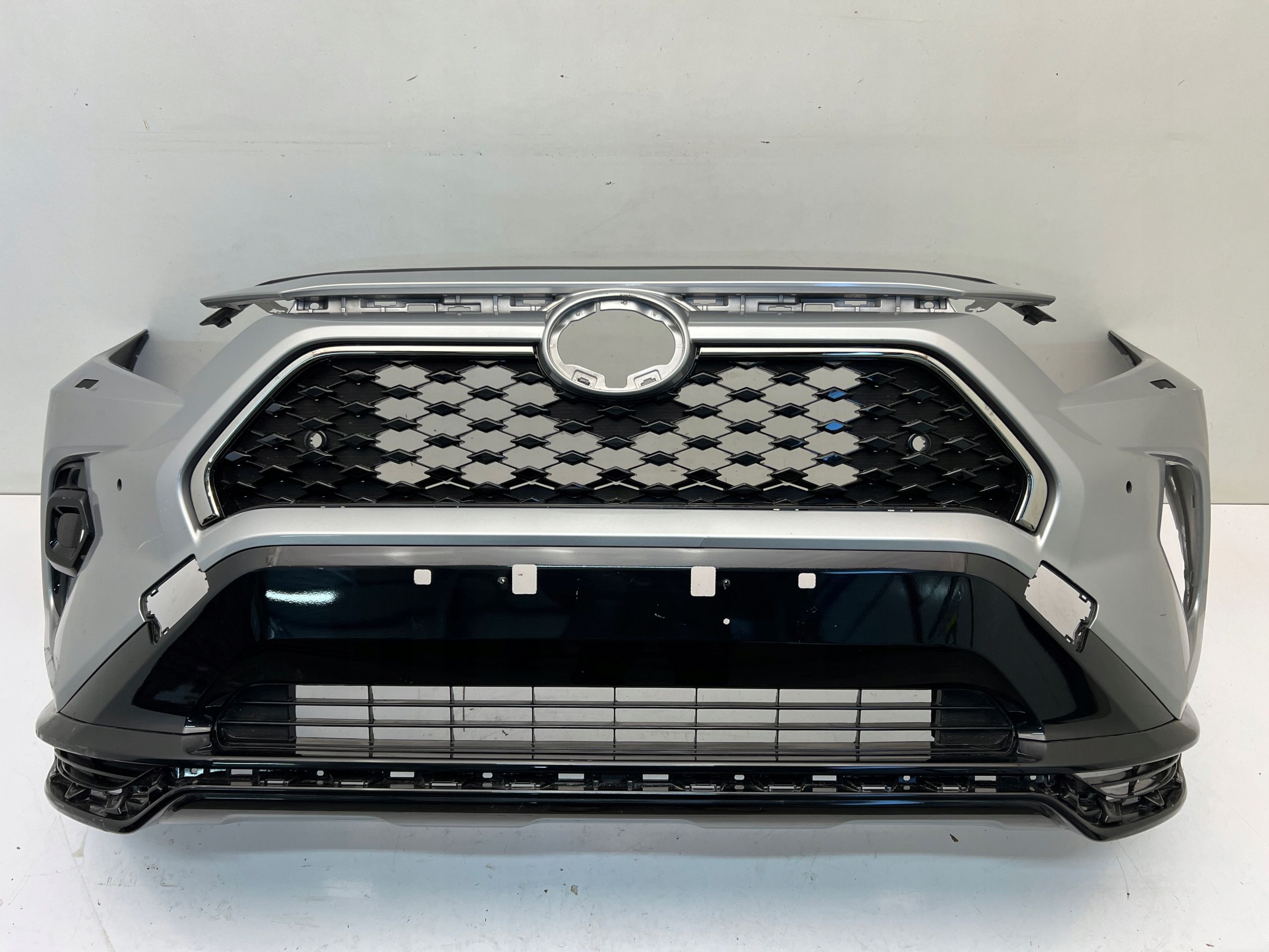 Toyota RAV4 V GR Zderzak Przedni przód Pdc pod Spryski N 19