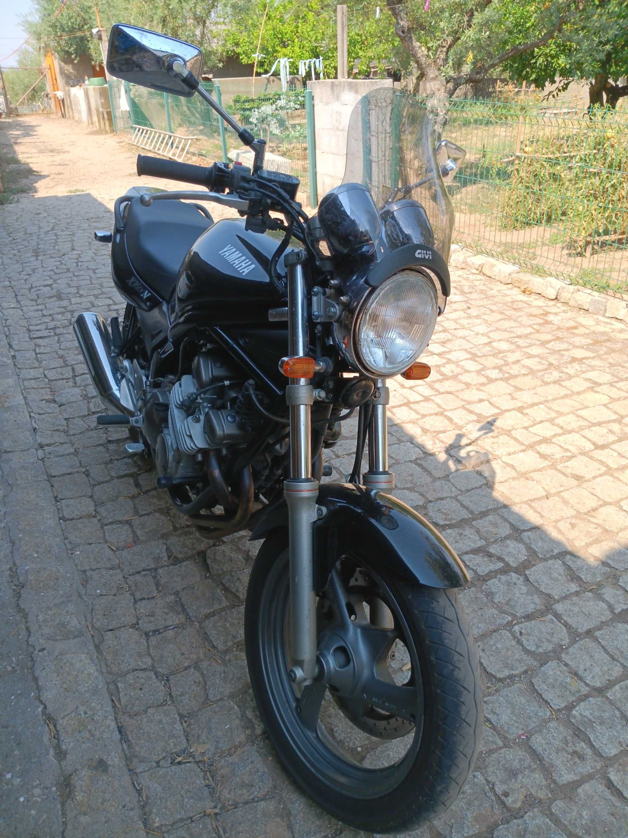 Moto Yamaha XJ600N