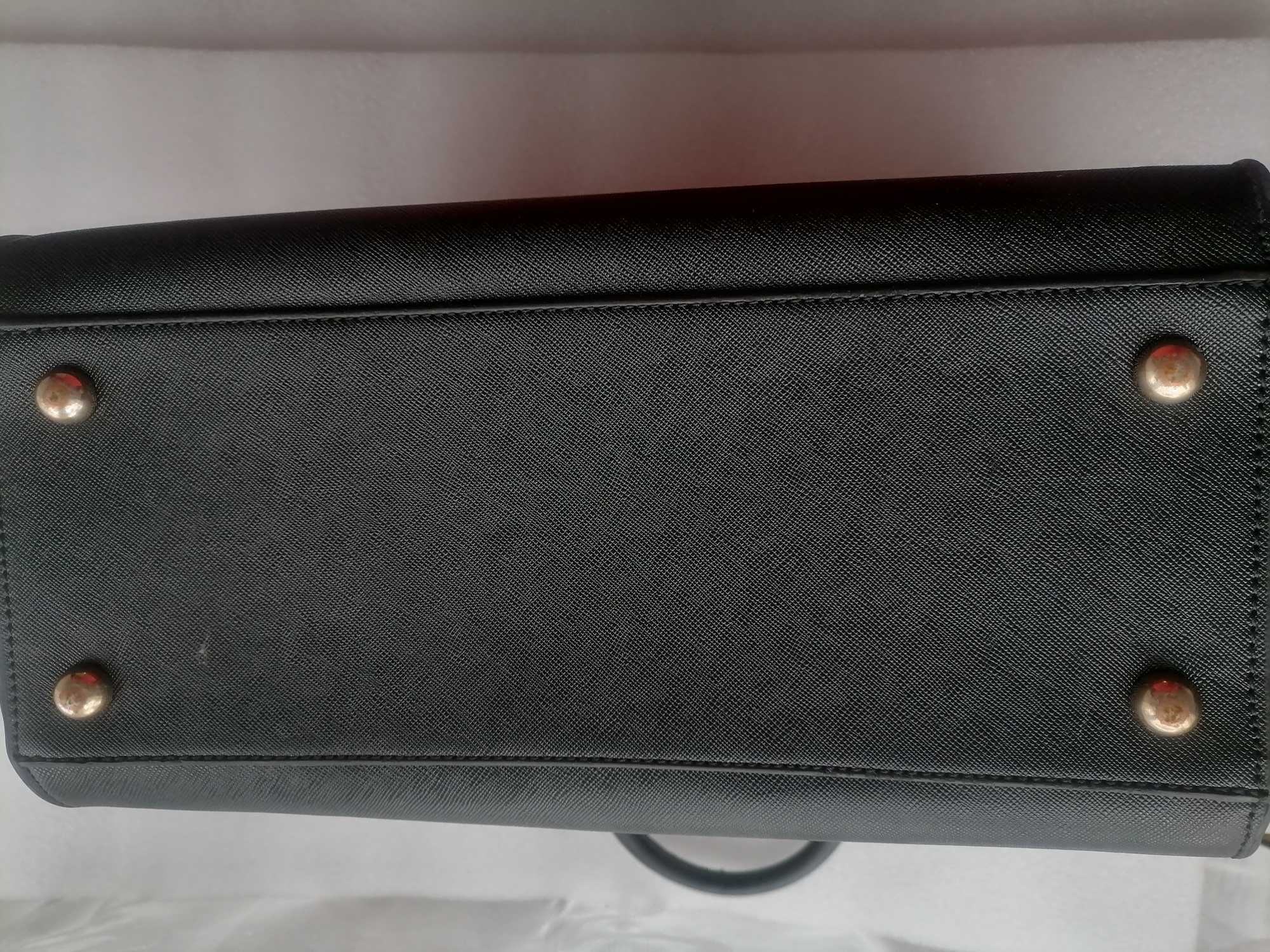 Czarna torebka shopperka